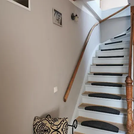 Tweet Tohuus Apartment *